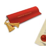 Warrant Leather Cover. Scottish Rite. Included: personalization with the name of your Lodge. Protect and enhance your Warrant. Genuine Leather. Tassels. Magnetized invisible fastening. Freemasonry